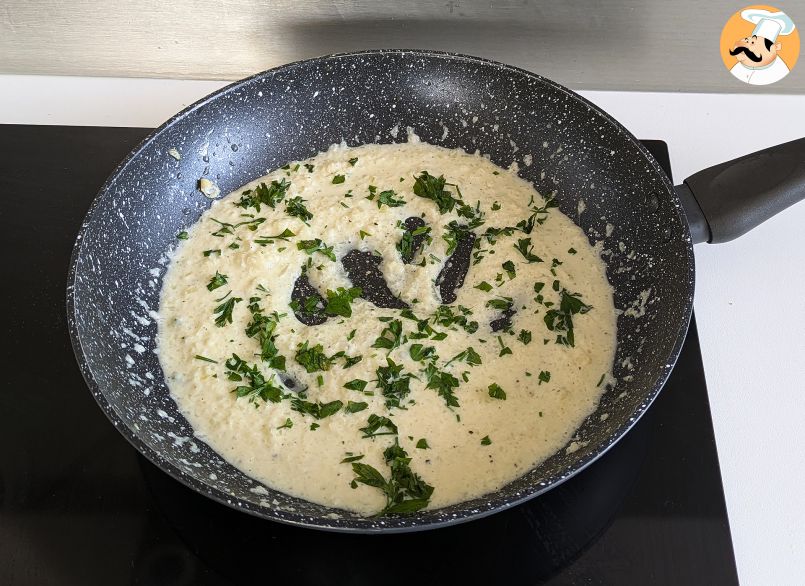 Pasta cremosa alla cipolla: un primo sfizioso e super economico!