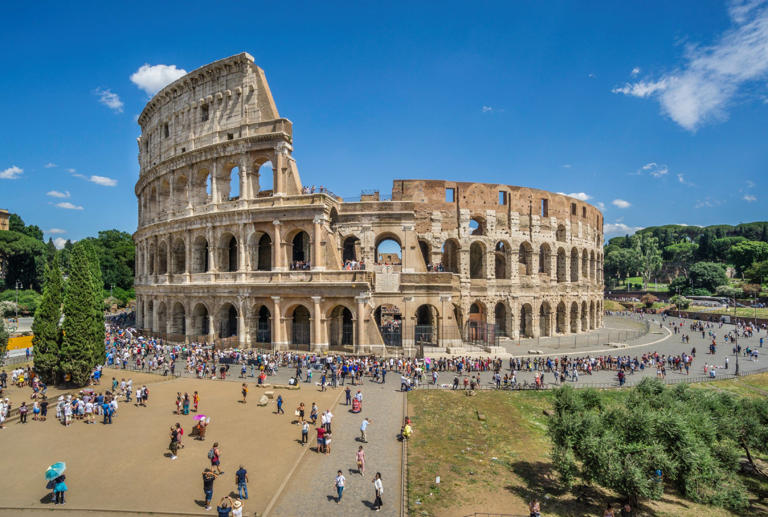 Colosseum_italy_GettyImages_ManfredGottschalk-2