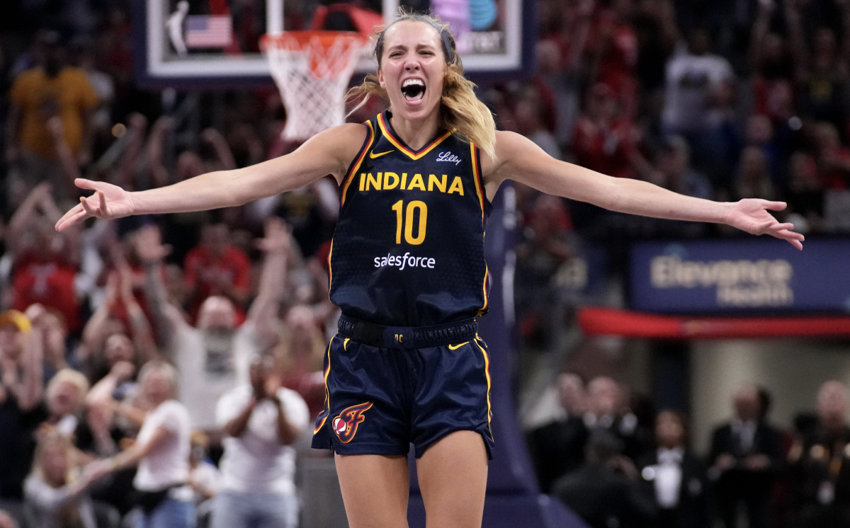 Indiana Fever guard Lexie Hull (10) celebrates after scoring a three-point field goal against the Seattle Storm © Christine Tannous/IndyStar / USA TODAY NETWORK