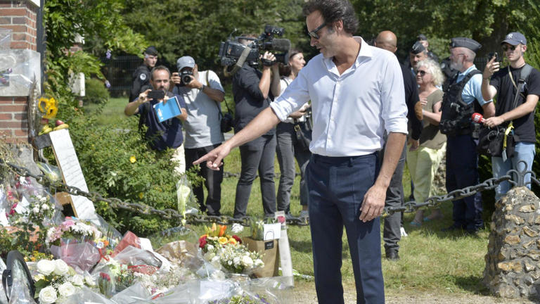 Anthony y Alain-Fabien, hijos de Alain Delon, destrozados en el funeral del actor: los detalles y un emotivo homenaje