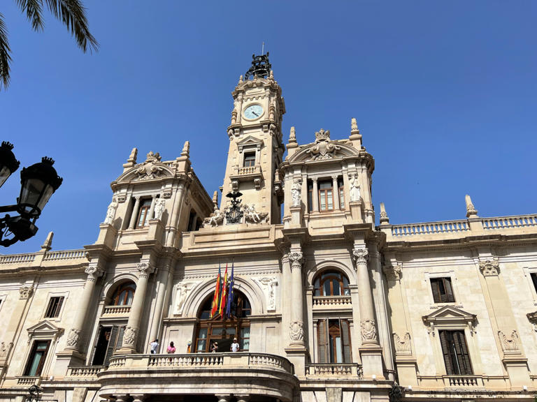 Get ready for an unforgettable journey on your cruise to Valencia, Spain. Learn what historical sites and other attractions await you in this beautiful city.