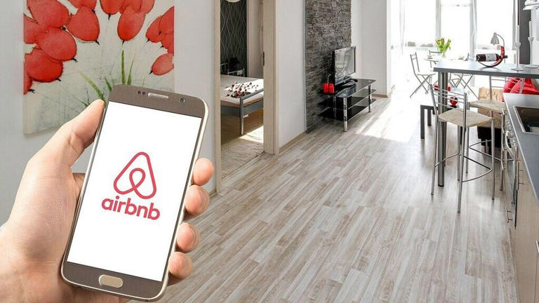 Representative Image of Airbnb app