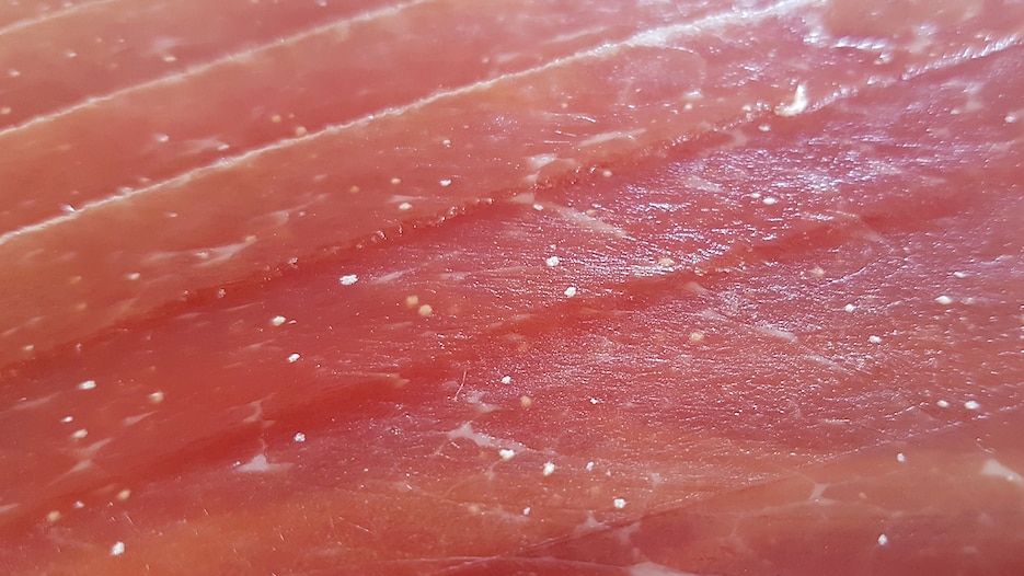 Weiße Punkte auf dem Schinken: Das ist ein wichtiges Zeichen