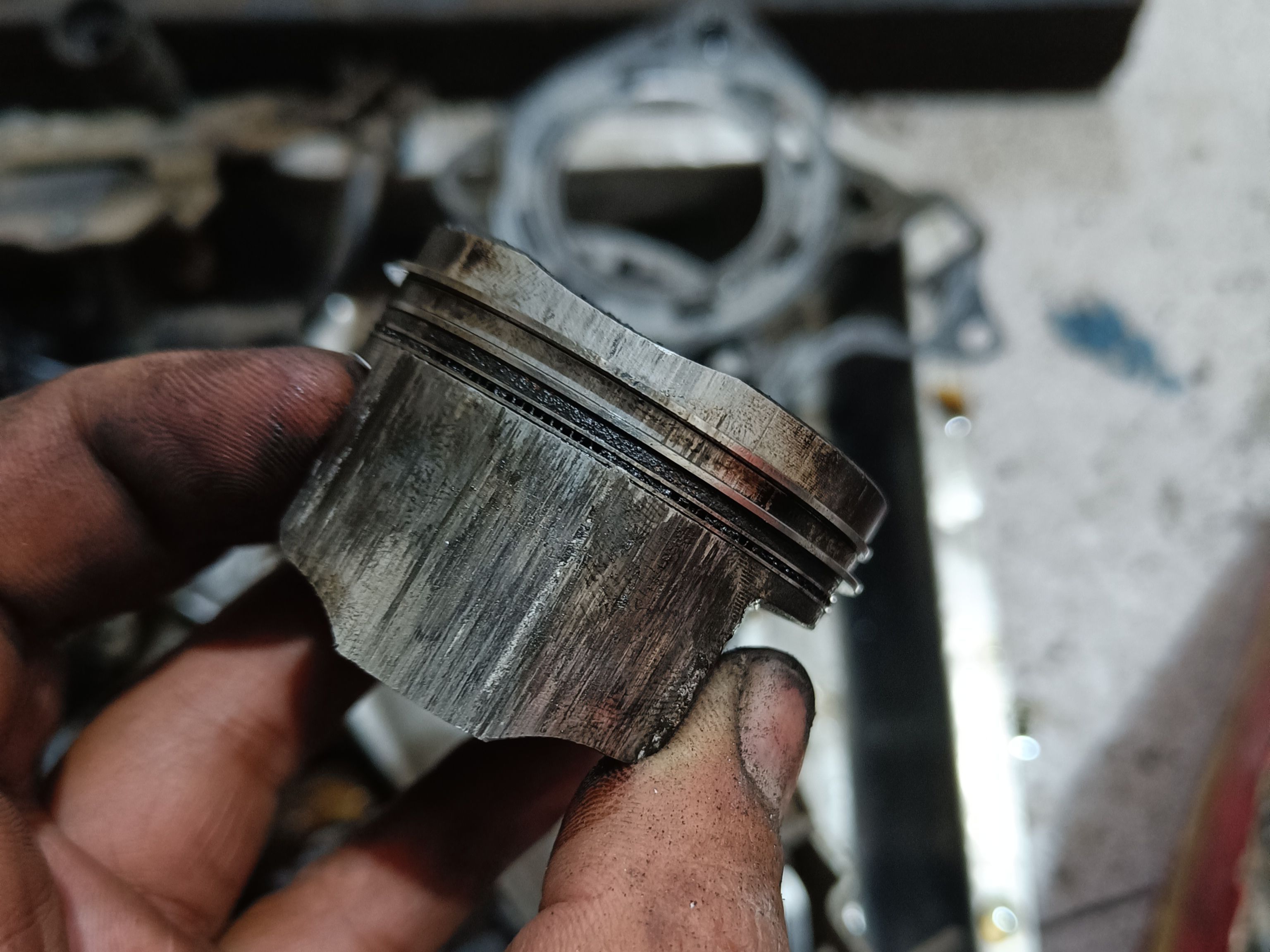 Inilah Konsekuensi Kurang Rajin Mengganti Oli Mesin Motor Matic