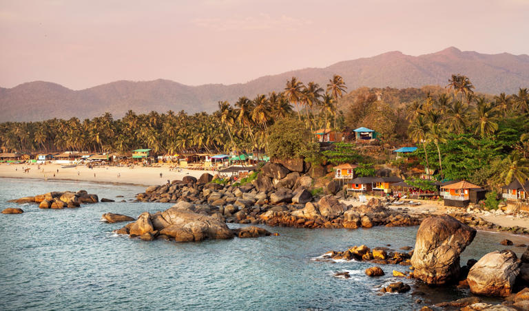 10 Un-Misssable Tourist Spots In North And South Goa