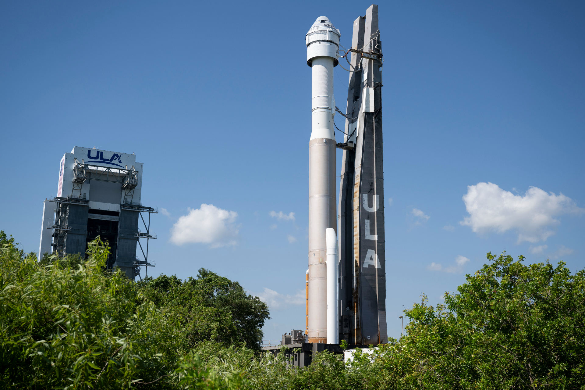 A SpaceX Capsule Arrived Half-empty At The ISS To Rescue Stranded ...