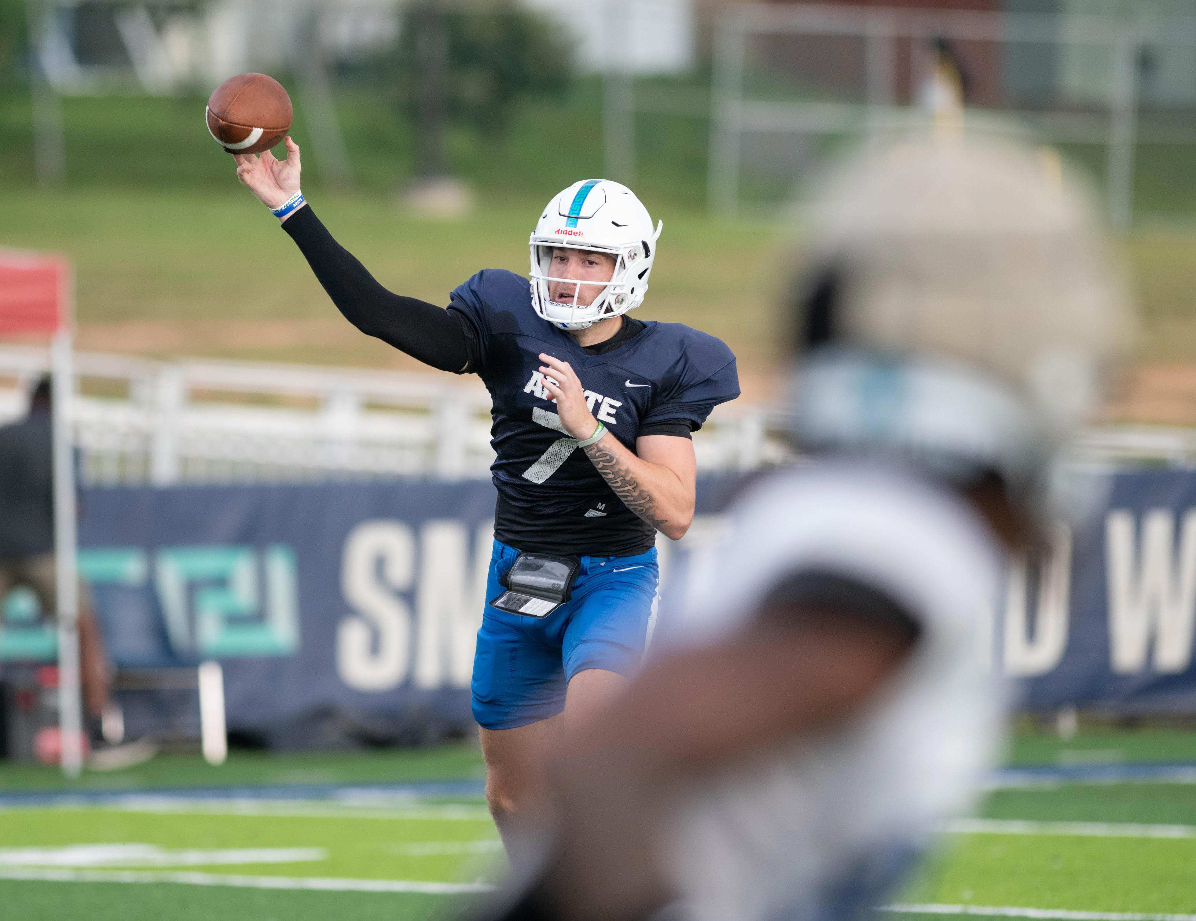 Chicago Bears Quickly Re-sign Former UWF, WKU QB Austin Reed To Team's ...