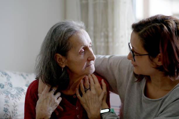 O Alzheimer é difícil tanto para o paciente quanto para a família. (Fonte: Getty Images/ Reprodução)