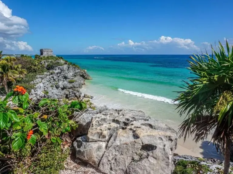 Are you looking for the best Tulum tours from Cancun? Look no further! Tulum makes for a great day trip from Cancun, off