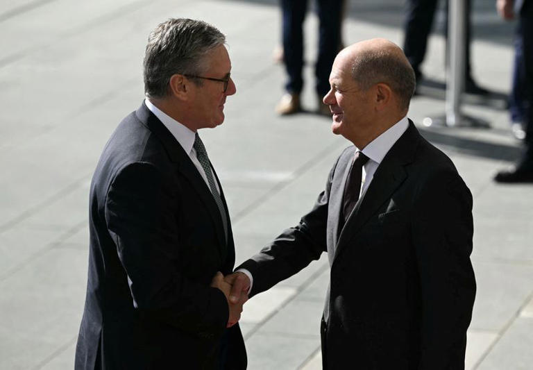 German Chancellor Olaf Scholz shakes hands with Britain's Prime Minister Keir Starmer as he arrives at the Chancellery in Berlin, Germany on August 28, 2024.   JUSTIN TALLIS/Pool via REUTERS