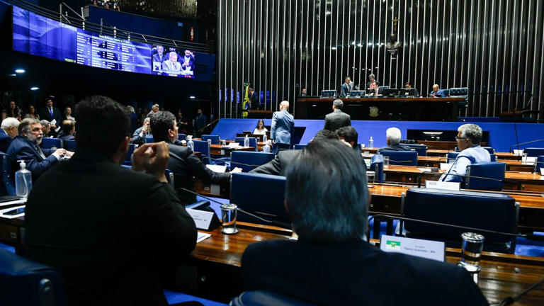 Senado aprova projeto do Combustível do Futuro, que muda regras para mistura de etanol e gasolina