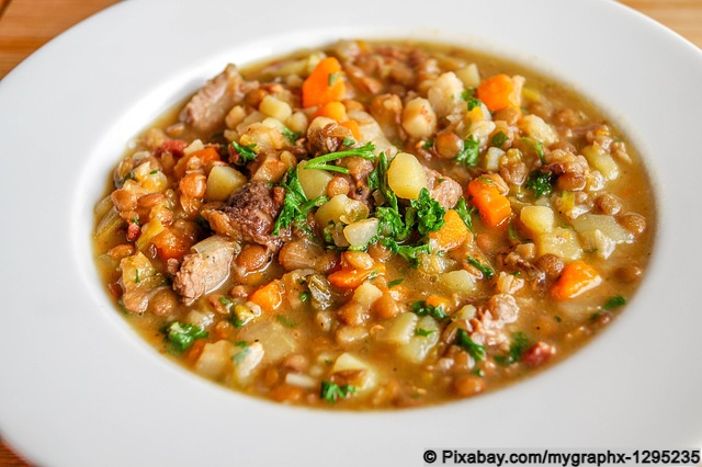 Herzhafte Linsensuppe mit Gemüse