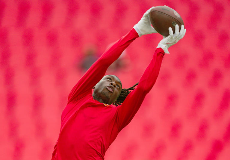 Aug 22, 2024; Kansas City, Missouri, USA; Kansas City Chiefs wide receiver Xavier Worthy (1) warms up prior to a game against the Chicago Bears at GEHA Field at Arrowhead Stadium. Mandatory Credit: Jay Biggerstaff-USA TODAY Sports