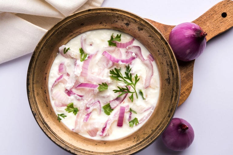 Combining onion and curd leads to gastric discomfort, triggering the symptoms of bloating, gas and even indigestion in some people. (Photo: Shutterstock)