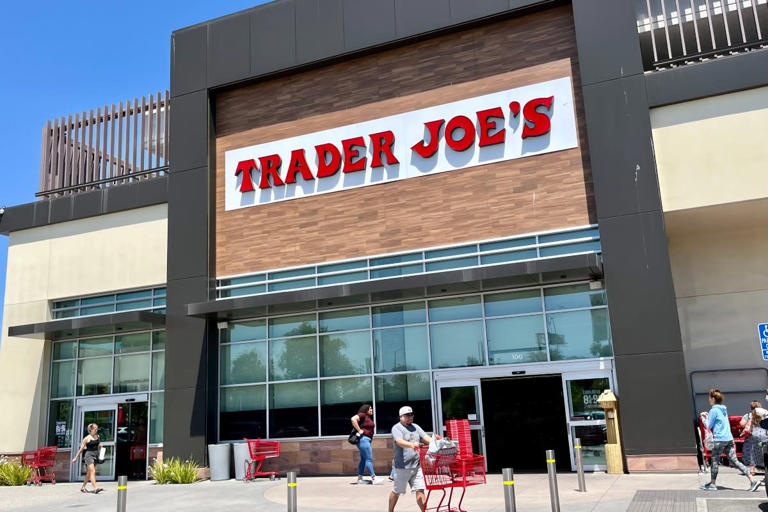 trader joes open 4th of july