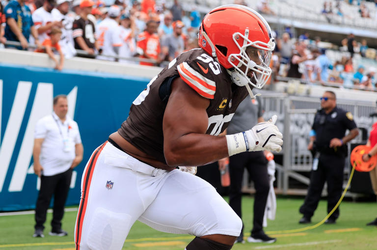 What is a Guardian Cap? Browns LB Jeremiah Owusu-Koramoah wore one in ...