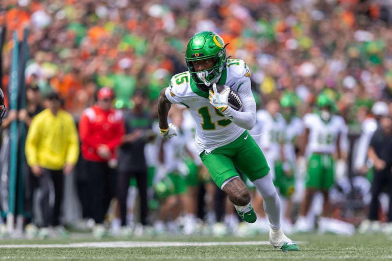 Oregon football holds steady in polls after beating Oregon State