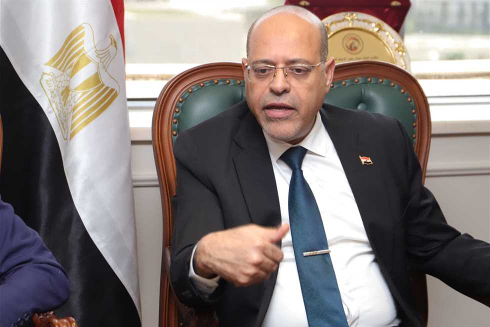 «العمل» تعلن عن 4774 وظيفة (رابط التقديم والتخصصات المطلوبة)