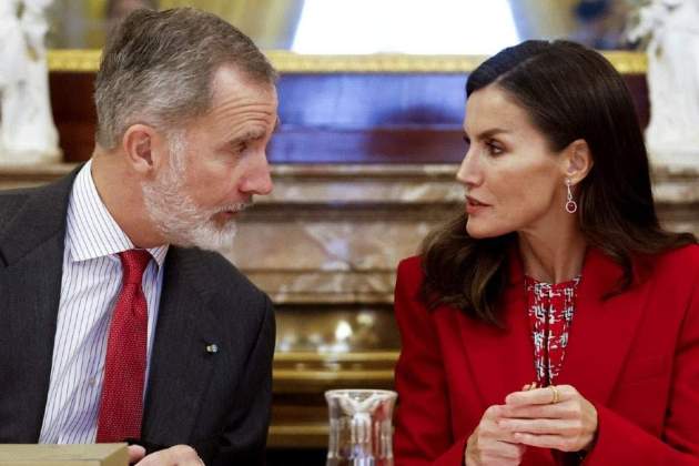 Casa Real ofreció dos casas y un sueldo millonario a Letizia por  desaparecer de la vida de Felipe VI
