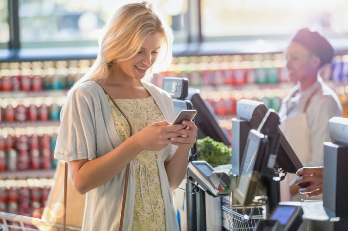 13 rude things you should never do at the grocery store