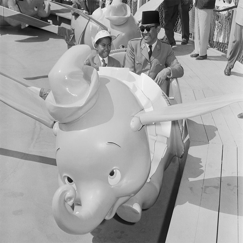 27 Rare Photos That Show How Much Disney Parks Have Changed Through the