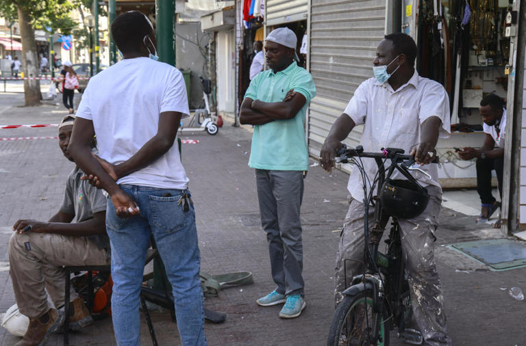 Des demandeurs d'asile soudanais à Tel Aviv où des milliers d'entre eux vivent, le 25 octobre 2020.