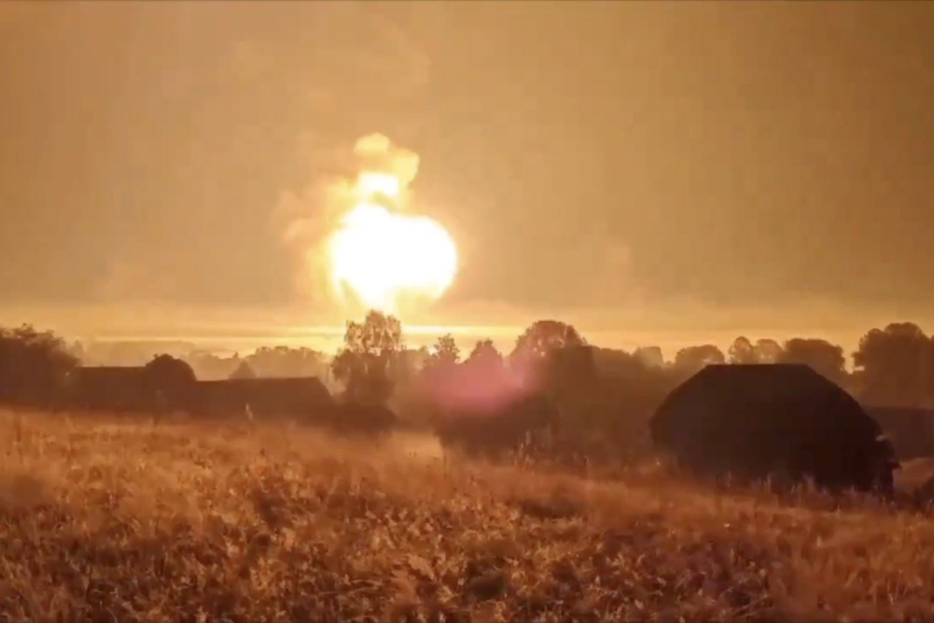 L UKRAINE VIENT D EXPLOSER UN STOCKAGE DE 60 MILLIONS DE BARILS visual data 4