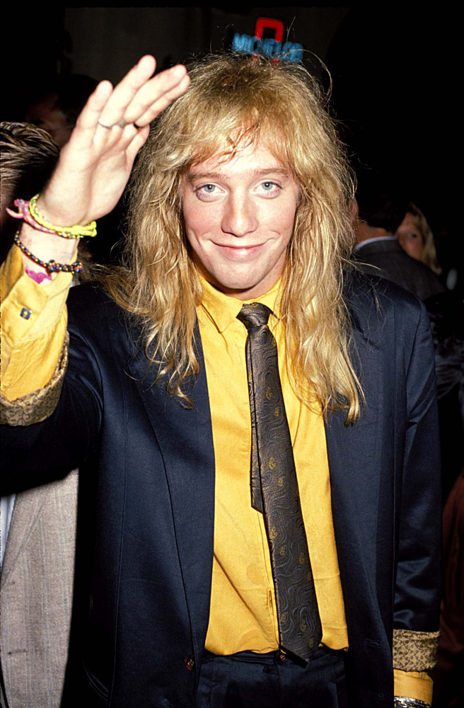 20 iconic music moments that defined the '90s