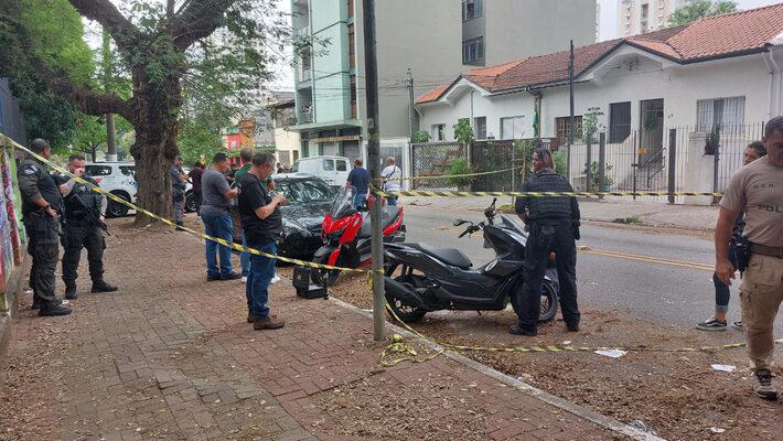 Perícia foi até o local da tentativa de assalto na Rua Caio Graco, na Vila Romana Foto: Luciana Garbin/Estadão