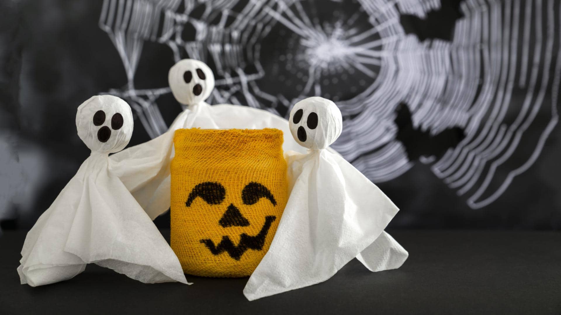 Gespenster basteln: Geister-Deko für Halloween