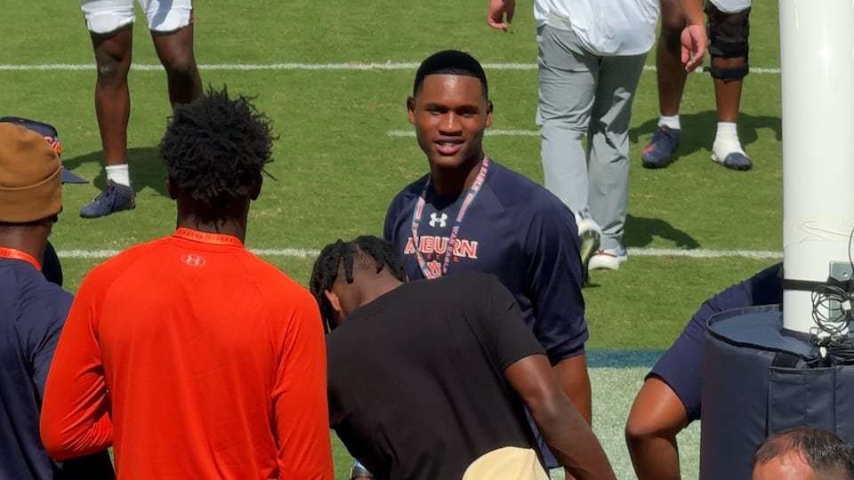 Deuce Knight, 5-star QB And Notre Dame Commit, Visits Auburn For Third Time