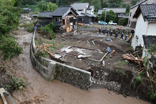 複数の住宅が流され4人が行方不明になった現場付近＝石川県輪島市久手川町で2024年9月22日午後2時41分、大西岳彦撮影