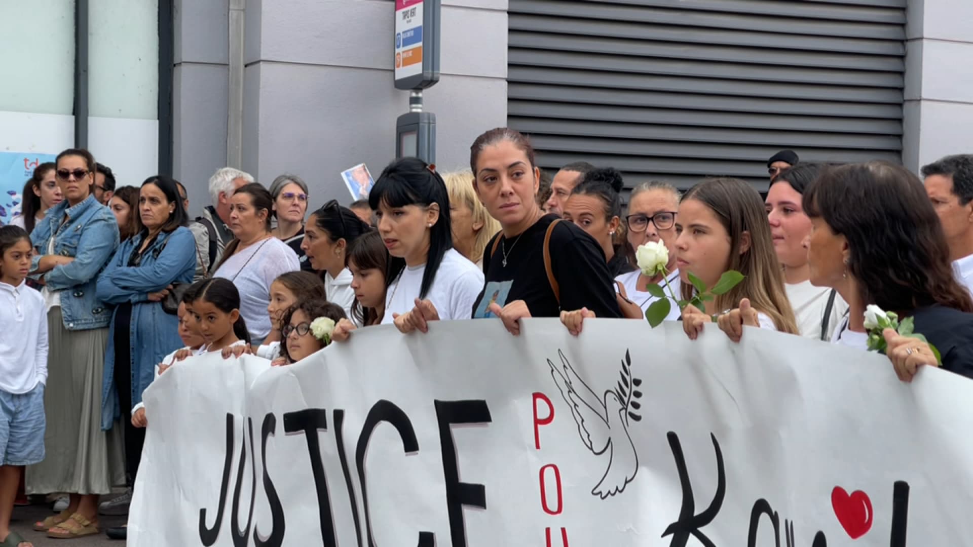 Vallauris: Près De 800 Personnes Réunis Lors De La Marche Blanche Pour ...