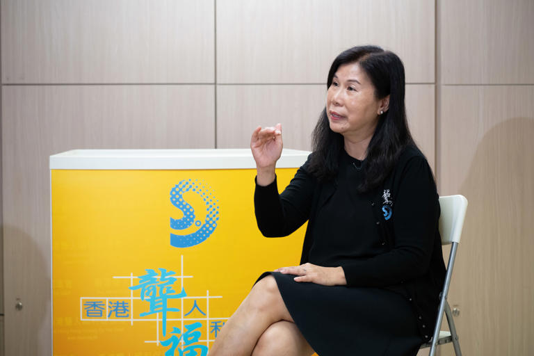 香港聋人福利促进会手语中心主任陈玉娟接受采访(8月12日摄)。新华社记者 朱炜 摄 香港聋人福利促进会手语中心主任陈玉娟接受采访(8月12日摄)。新华社记者 朱炜 摄