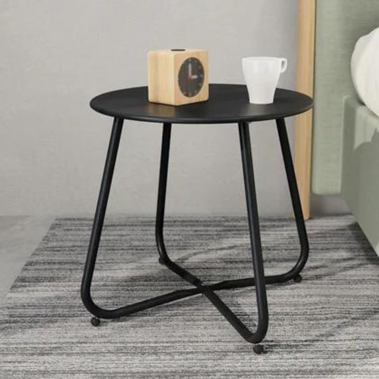 Jennifer Aniston uses black patio furniture to bring style and