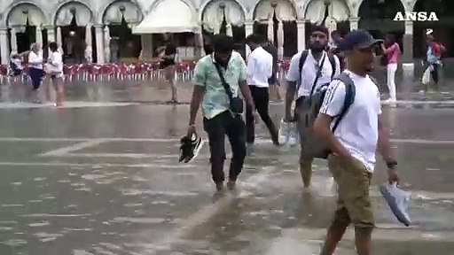 Maltempo, a Venezia allagata Piazza San Marco