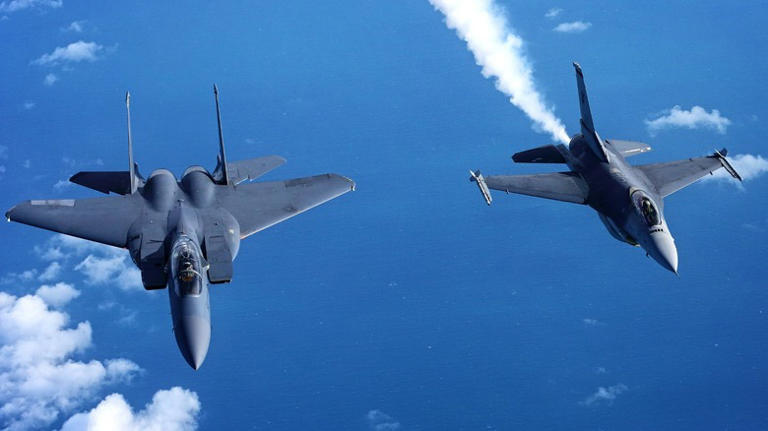 F-15 Vs. F-16: What's The Difference Between These Two World-Renowned ...