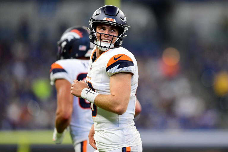 Broncos' locker room photo of Bo Nix is an instant classic