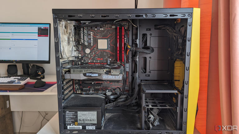 Side view of a gaming pc with the side panel removed