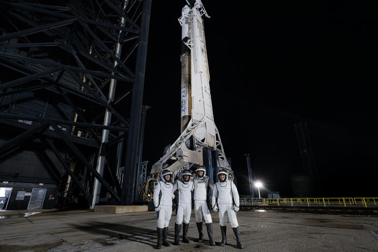 SpaceX's historic private Polaris Dawn astronaut launch lights up