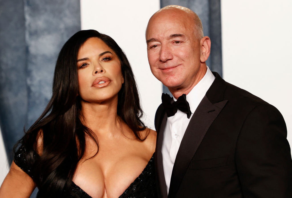 jeff-bezos-off-body-language-with-lauren-sanchez-spark-rumors-ahead
