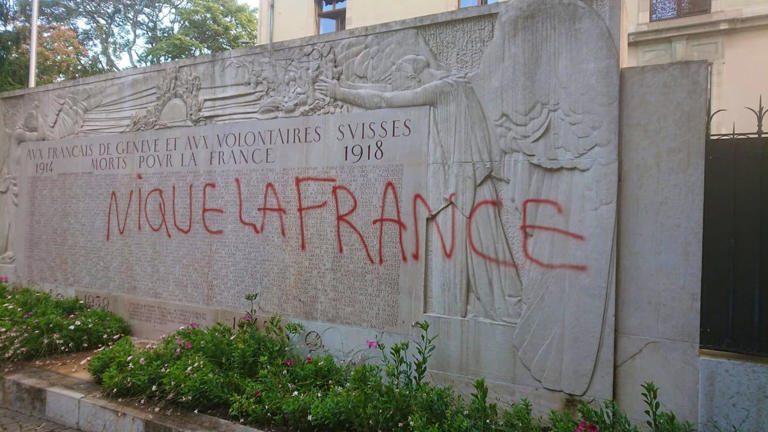 Le monument en mémoire des combattants tombés pour la France pendant la Première guerre mondiale de 1914-1918 a aussi été sprayé.