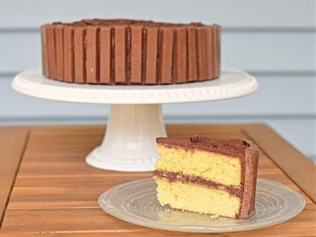 These 11 Cakes and Cupcakes Will Have Everyone Saying, “More, Please!”