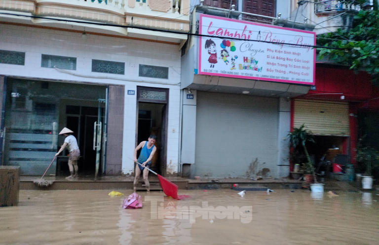 Tiền Phong Theo báo cáo của Ban Chỉ huy phòng chống thiên tai và tìm kiếm cứu nạn tỉnh Yên Bái, đến 18h ngày 11/9, mưa lũ do ảnh hưởng của cơn bão số 3 trên địa bàn đã khiến 44 người chết và mất tích, 23 người bị thương. 1