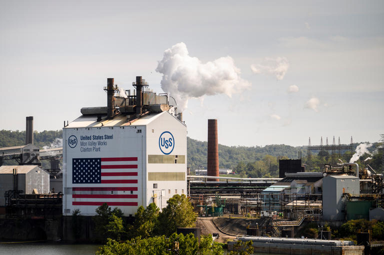 "It Shook My Chest": The Untold Dangers Of Working Near A Us Steel Plant - 319fhqp