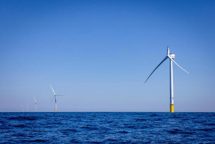 Uma pá de turbina eólica de mais de 90 metros de comprimento desabou em julho no Vineyard Wind 1, um parque eólico na costa de Massachusetts Foto: Randi Baird/NYT