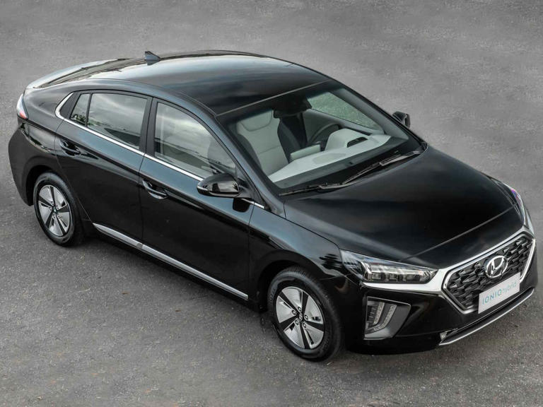 O Ioniq chegou atrasado, não emplacou e já subiu no telhado, mas Hyundai trará nova geração com estilo retrô futurista em breve (Foto: Hyundai | Divulgação)