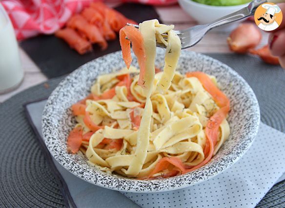 Tagliatelle mit geräuchertem lachs und dill