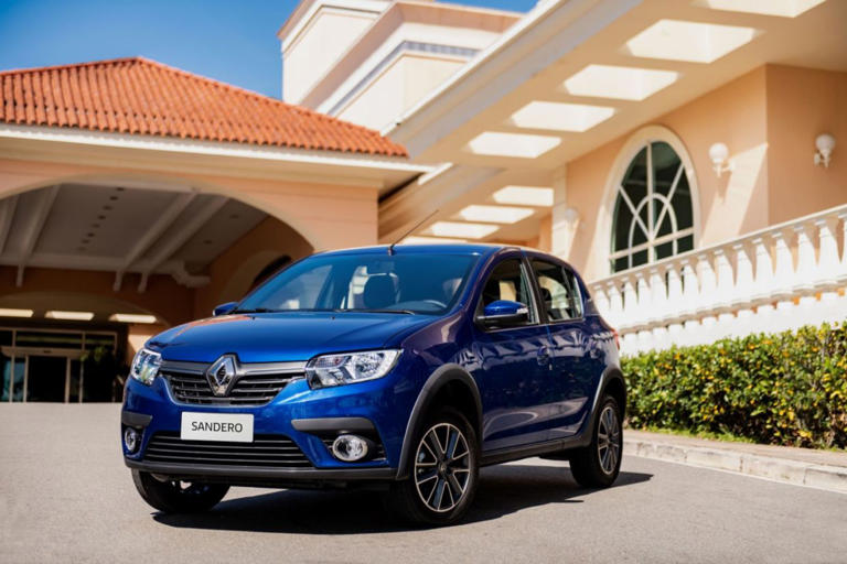 Sandero é pau para toda obra, econômico, simples e com manutenção barata, mas quem busca segurança deve optar pelos motores 8V (Foto: Renault | Divulgação)