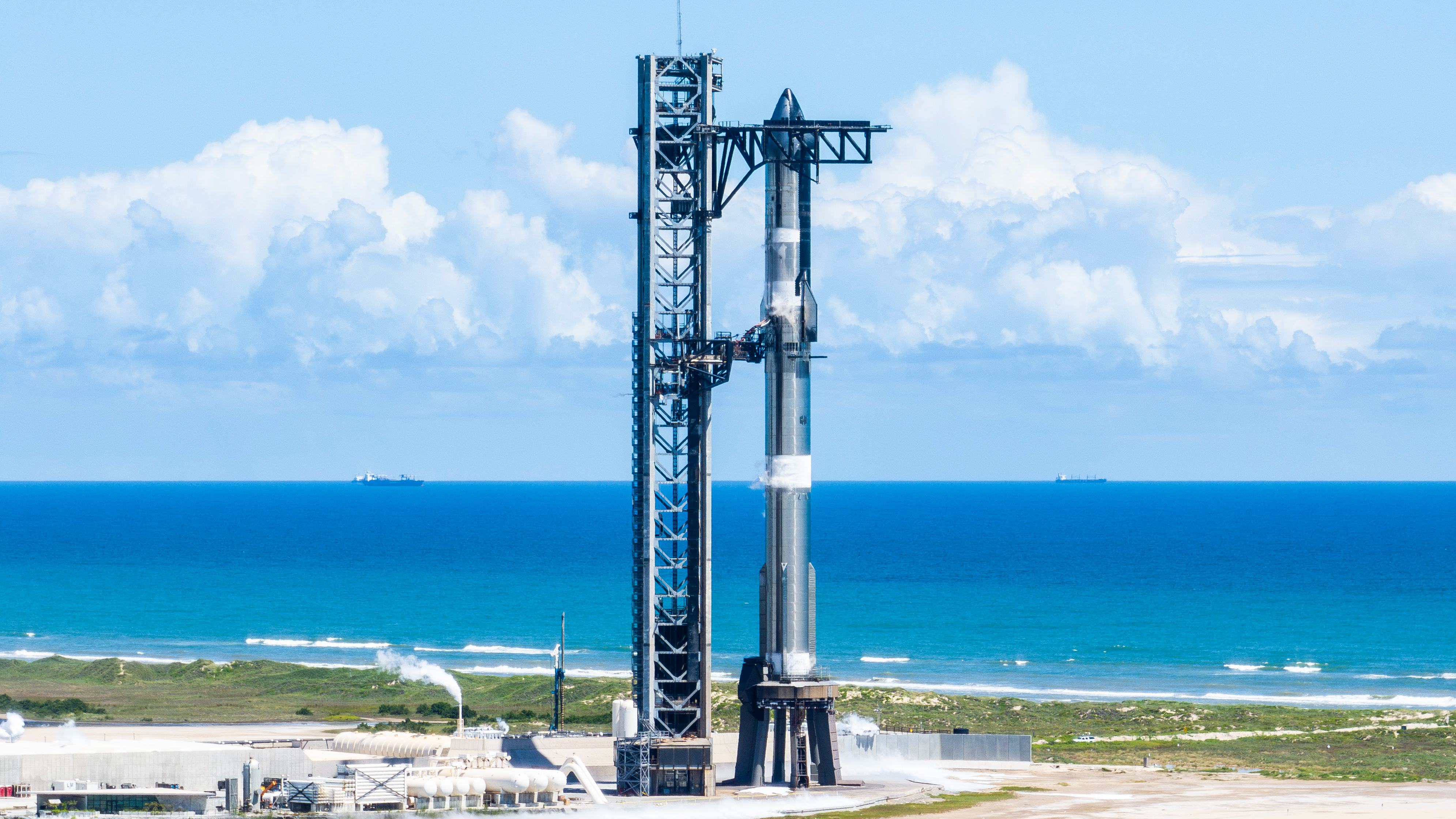 SpaceX Stacks Starship Megarocket Ahead Of 5th Test Flight (photos)